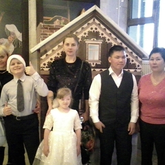 В иркутском музыкальном театре имени н.м. Загурского прошла губернаторская елка. наши детки приняли в этом торжестве участие и были награждены сладкими подарками и мягкими игрушками!